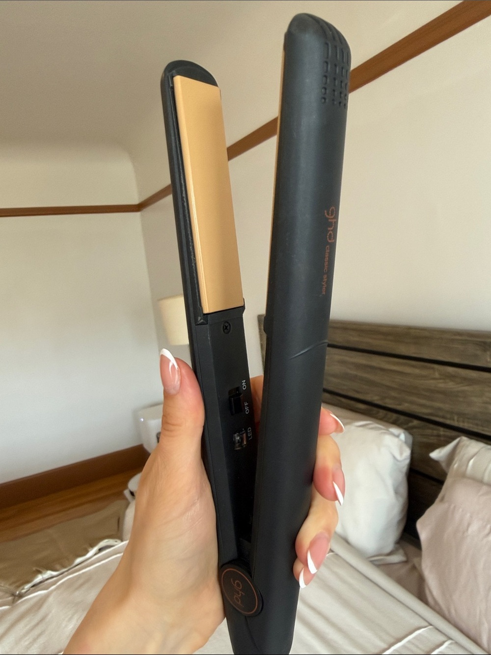 ghd Black with Gold Plate Hair Straightener - Picture 4 of 6